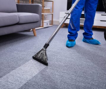 cleaning apartment carpet